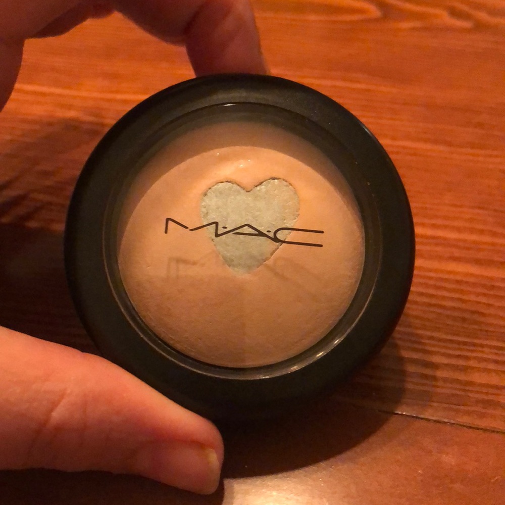 MAC cosmetics Mineralized Blush in Miss Behave